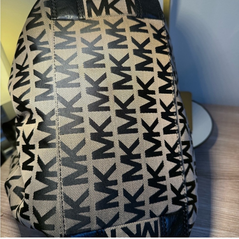 Michael Kors Large Signature Hobo Bag Black Canvas and Leather - Picture 7 of 7